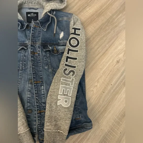 Like New Hollister Jean Jacket with Sweatshirt Logo Sleeves Unisex size M - Picture 3 of 9